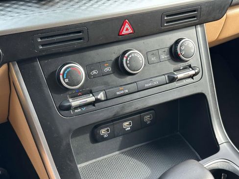 Used 2023 Kia Carnival LX image 26