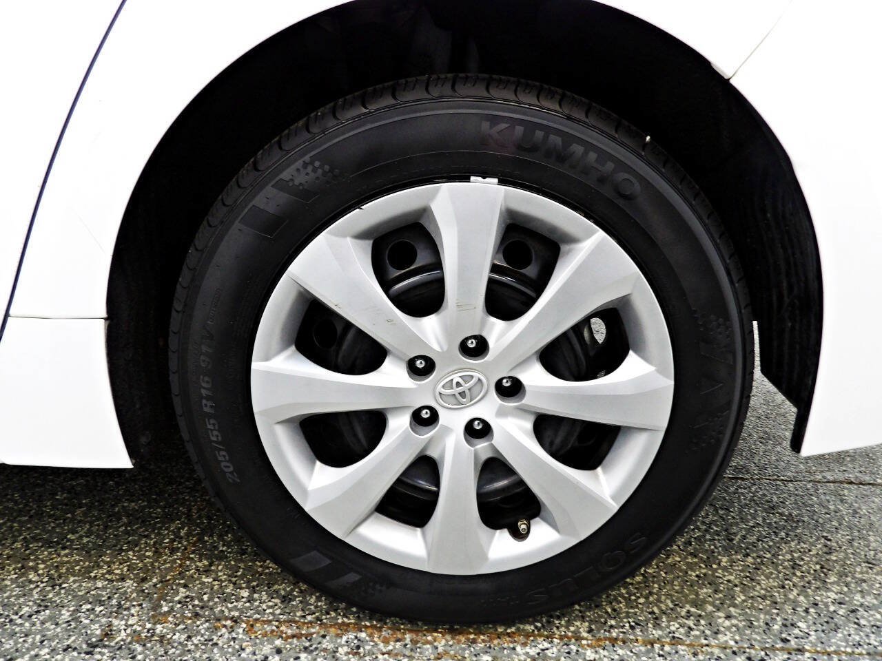 Used 2021 Toyota Corolla LE FWD image 19