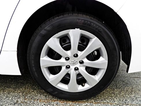 Used 2021 Toyota Corolla LE FWD image 19