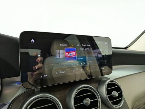Used 2021 Mercedes-Benz GLC 300 4MATIC image 21