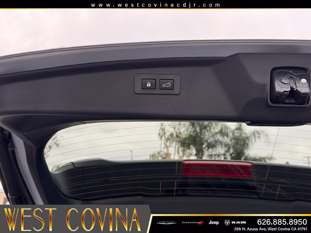 Used 2025 Subaru Outback Premium AWD/4WD image 12