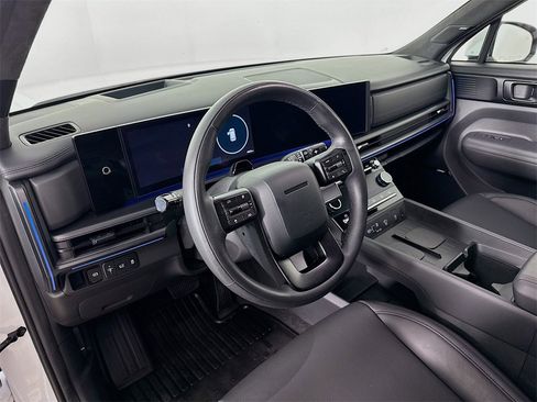 Used 2025 Hyundai Santa Fe Calligraphy image 4