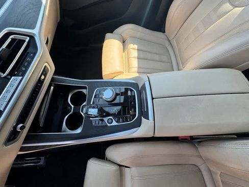 Used 2021 BMW X7 xDrive40i w/ M Sport Package AWD/4WD image 28
