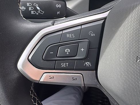 Certified 2024 Volkswagen Taos SE FWD image 21