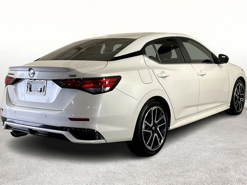 Used 2024 Nissan Sentra SR w/ SR Premium Package image 2