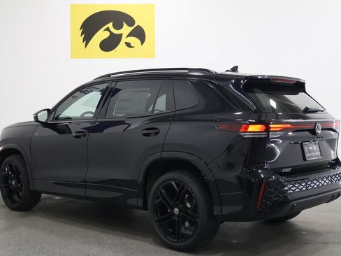 New 2026 Volkswagen Tiguan SE R-Line image 9