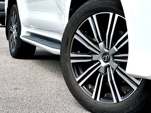 Used 2020 Lexus LX 570 4WD w/ Luxury Package image 2