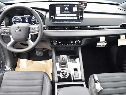 Used 2023 Mitsubishi Outlander SE Black Edition AWD/4WD image 14