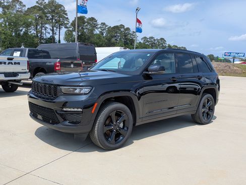 Used 2025 Jeep Grand Cherokee Limited w/ Luxury Tech Group II AWD/4WD image 4