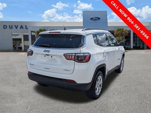 Used 2024 Jeep Compass Latitude image 3