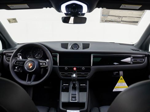 Certified 2026 Porsche Macan AWD/4WD image 11