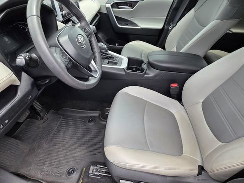 Used 2023 Toyota RAV4 XLE Premium FWD image 6