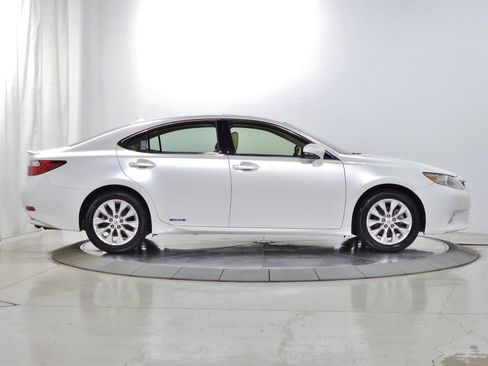 Used 2013 Lexus ES 300h w/ Premium Pkg FWD image 9