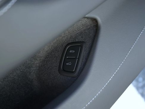 Used 2025 Chevrolet Corvette Z06 image 24