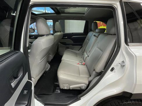 Used 2017 Toyota Highlander Limited Platinum AWD/4WD image 26