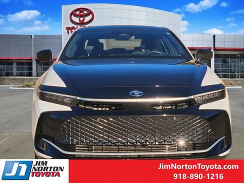 Used 2025 Toyota Crown Platinum image 2