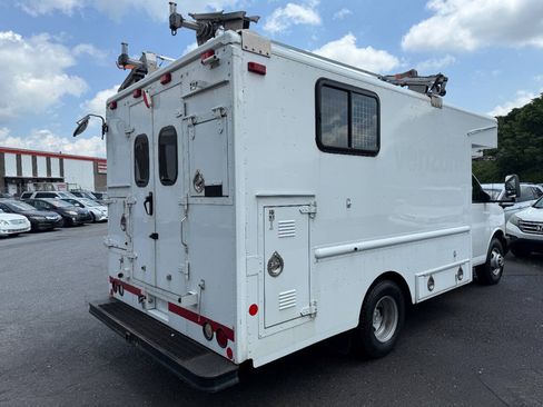 Used 2009 Chevrolet Express 3500 RWD image 5
