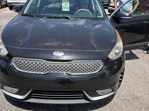 Used 2017 Kia Niro EX image 8