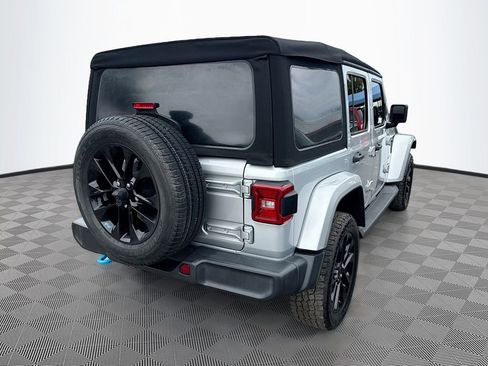 Used 2022 Jeep Wrangler Unlimited Sahara image 6