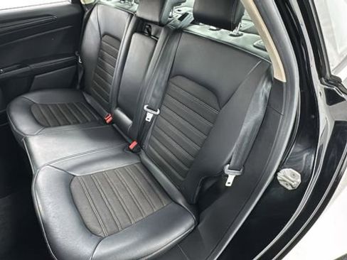 Used 2018 Ford Fusion SE w/ Equipment Group 601A image 12