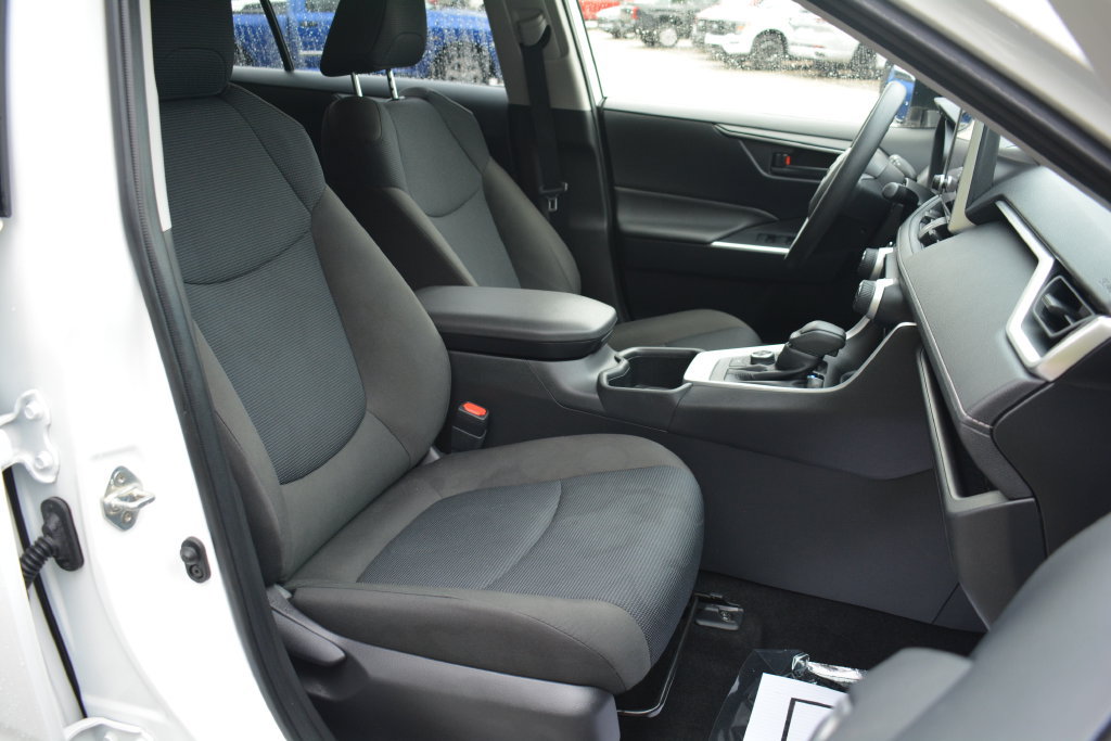 Used 2025 Toyota RAV4 LE AWD/4WD image 17