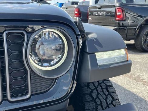 Used 2024 Jeep Wrangler Unlimited Rubicon AWD/4WD image 9