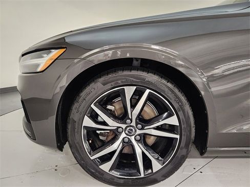Used 2024 Volvo S60 B5 Core image 11