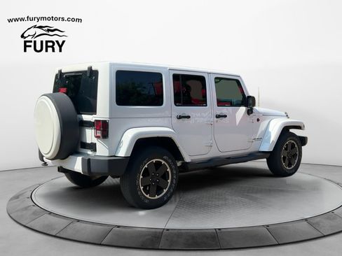 Used 2012 Jeep Wrangler Unlimited Sahara AWD/4WD image 3