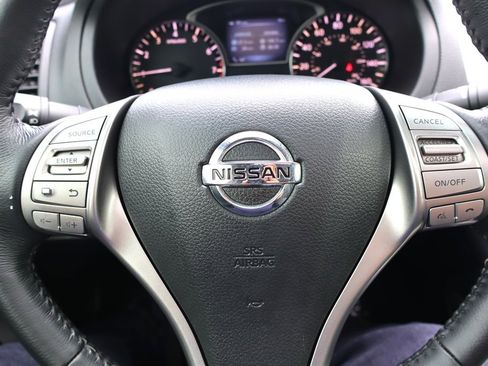 Used 2013 Nissan Altima 2.5 SL w/ Technology Pkg FWD image 29