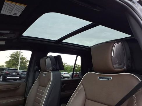 Used 2025 GMC Yukon Denali Ultimate AWD/4WD image 14