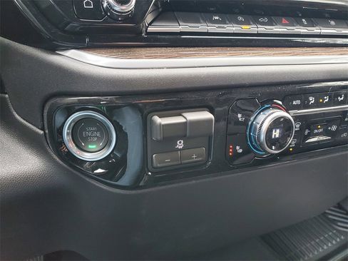 New 2026 GMC Sierra 1500 Elevation image 17