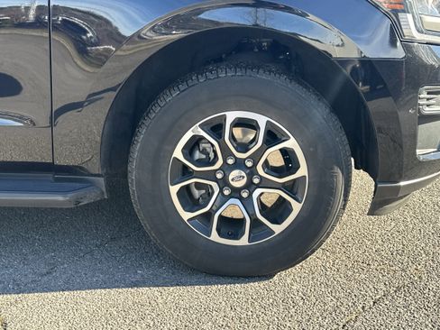 Used 2024 Ford Expedition Max XLT image 12