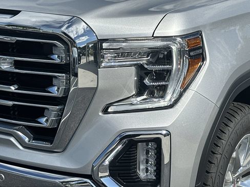 Used 2021 GMC Sierra 1500 SLT w/ SLT Premium Plus Package AWD/4WD image 11