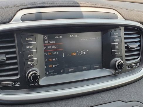 Used 2019 Kia Sorento LX image 17