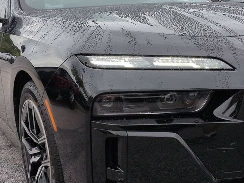 Used 2024 BMW 750e xDrive w/ Executive Package AWD/4WD image 9