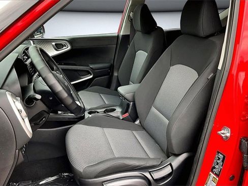 Used 2025 Kia Soul LX image 20