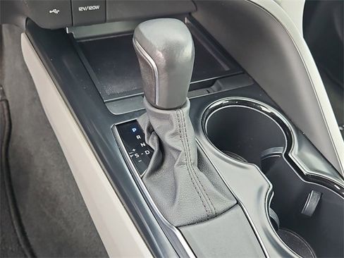 Used 2020 Toyota Camry SE image 28