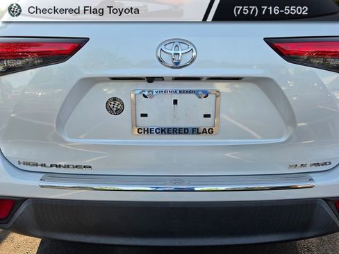 Used 2022 Toyota Highlander XLE AWD/4WD image 7
