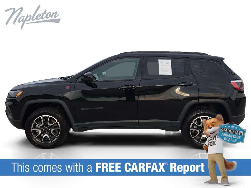 Used 2025 Jeep Compass Trailhawk AWD/4WD image 2