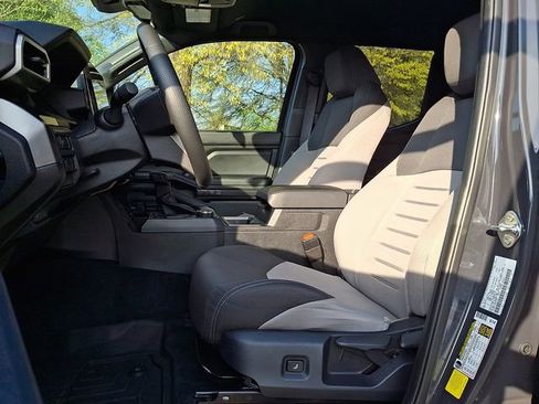 Used 2025 Toyota Tacoma TRD Sport image 13