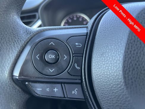 Used 2020 Toyota RAV4 LE FWD image 17