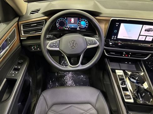 Used 2024 Volkswagen Atlas SE AWD/4WD image 13