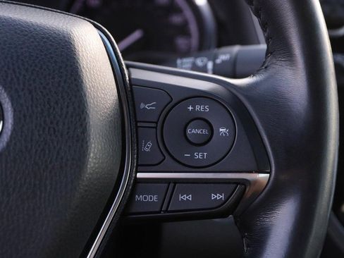 Used 2020 Toyota Camry XLE image 13