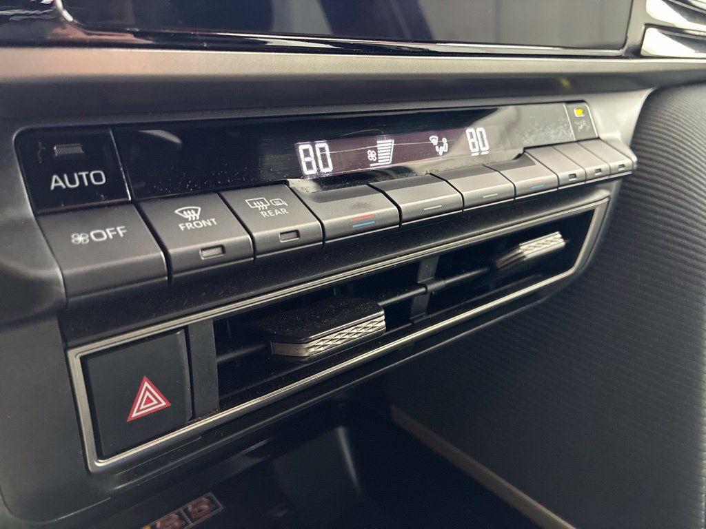 Used 2025 Toyota Camry SE FWD image 39