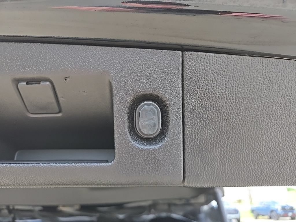 Used 2019 Cadillac Escalade ESV Luxury AWD/4WD image 16