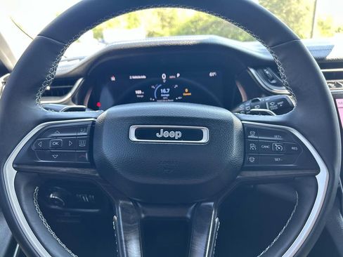 Used 2023 Jeep Grand Cherokee L Limited w/ Black Appearance Package image 35