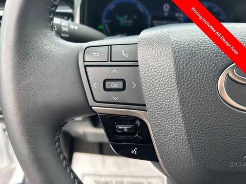 Used 2025 Toyota Camry XSE FWD image 8