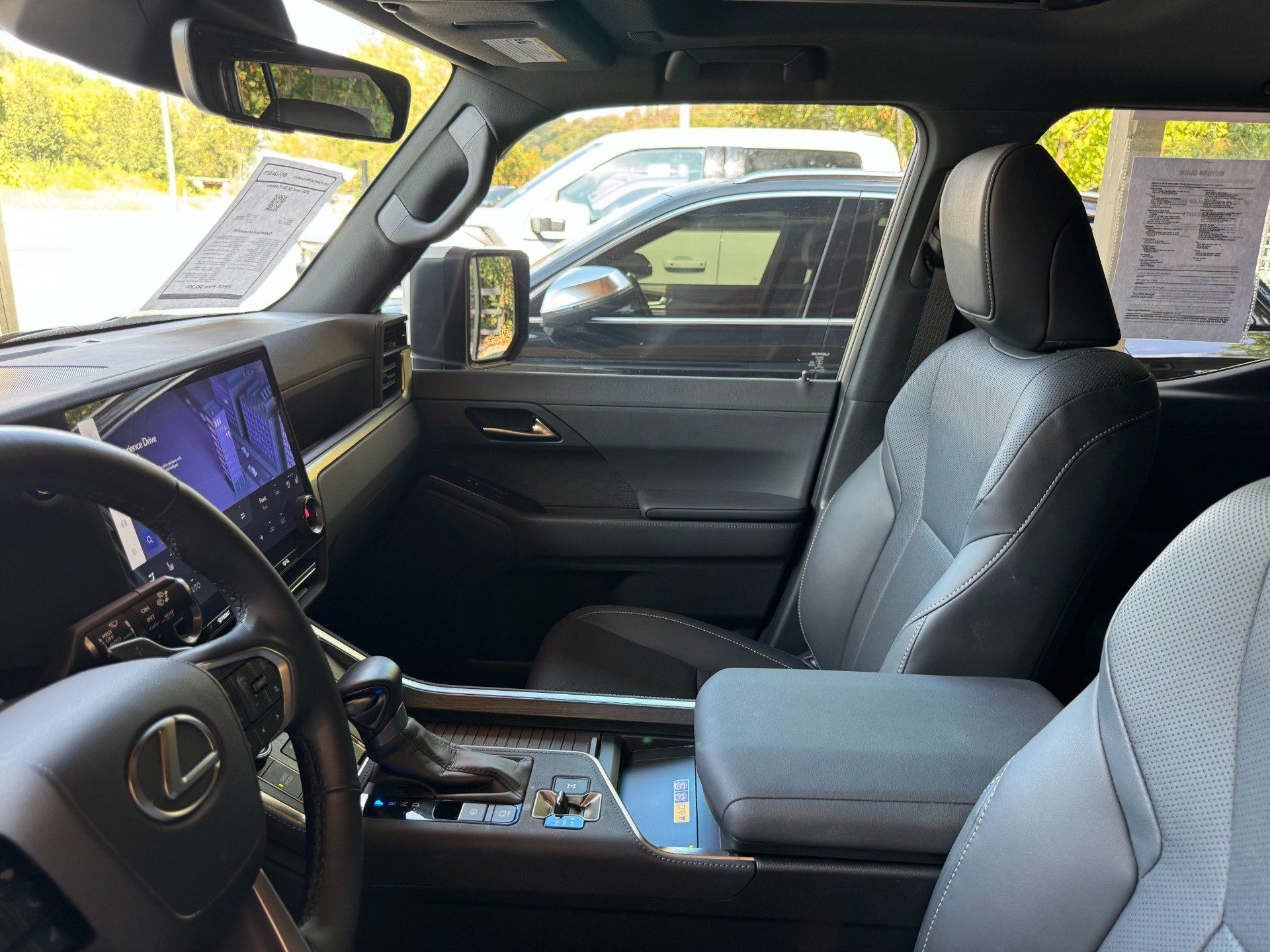 Used 2025 Lexus GX 550 w/ Cold Area Package AWD/4WD image 15