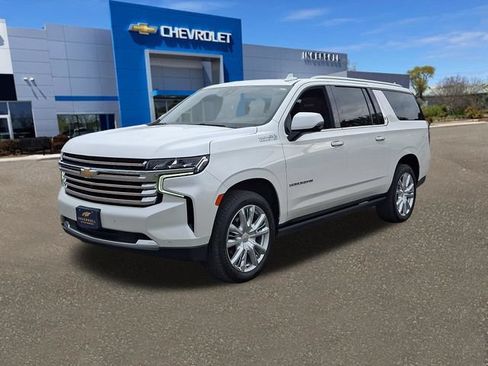 Used 2021 Chevrolet Suburban High Country w/ Premium Package AWD/4WD image 38