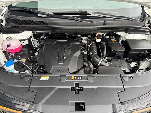 Used 2025 Kia Carnival image 20